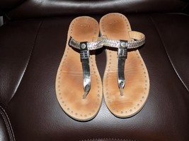 UGG Bria Metallic Silver Braided Leather Thong Sandals Size 6 Women&#39;s EUC - £32.67 GBP