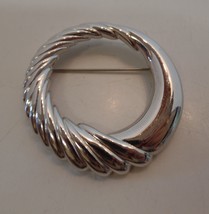 Vintage Monet (Stamped) Silvertone Circle Brooch Pin Apx 2&quot; Round Eye Catching - £15.58 GBP