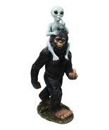 Large Sasquatch Bigfoot Flipping Off With Roswell Alien On Shoulders Fig... - €46,09 EUR