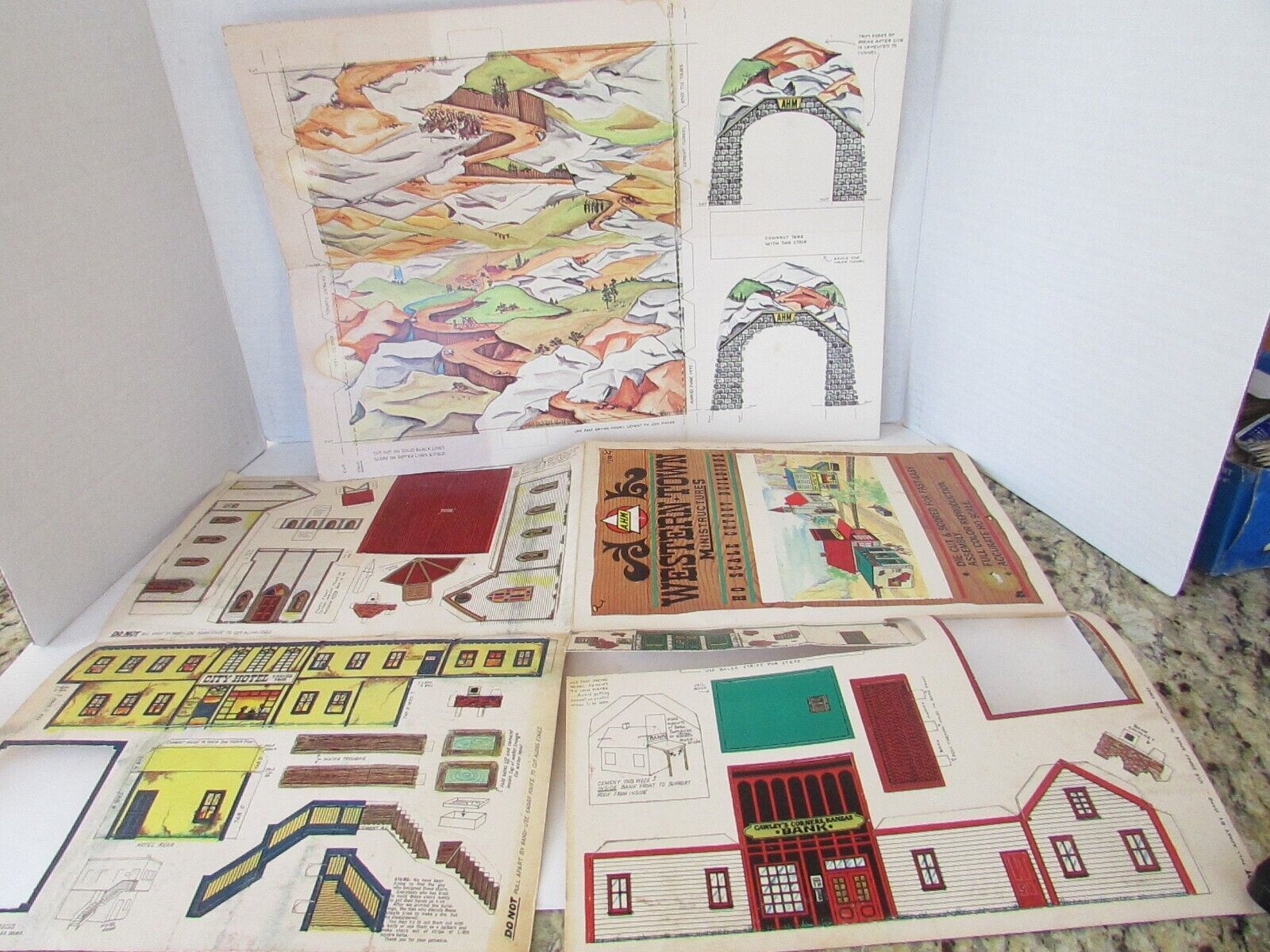 AHM Western Town Ministructures HO Cutouts Storefronts Race Track Prairi... - $7.55