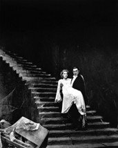 Helen Chandler And Bela Lugosi In Dracula On Staircase 16x20 Canvas Giclee - £55.81 GBP