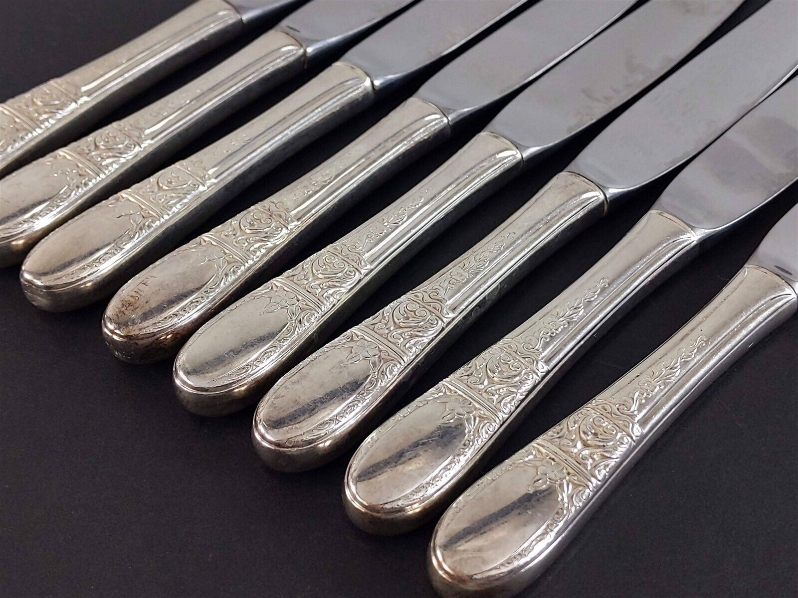 Primary image for Wallace SWEETHEART II 8 Hollow Dinner Knives 9-1/2" Silverplate Flatware 1946