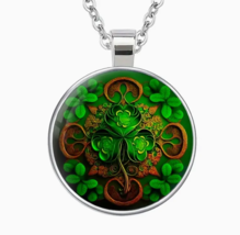 Gorgeous Green Shamrock Round Pendant Necklace - Chain appx 19.5 Inches - $8.99