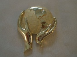 Vintage Goldtone Hands Holding Earth Pin/Brooch - £3.96 GBP