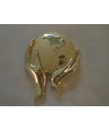 Vintage Goldtone Hands Holding Earth Pin/Brooch - £3.95 GBP