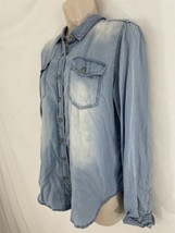 Wet Seal Womens L Faded Blue Lyocell Lightweight Chambray Button Front Shirt - £14.79 GBP