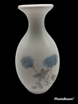 Wedgwood Bone China - Ice Rose -Blue Flowers Pattern White Vase - 5&quot; Size Euc - £11.07 GBP