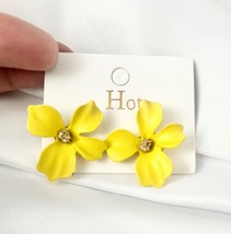 1&quot; Drop Dainty Yellow Orchid Flower Post Earrings Enameled Metal Golden ... - $12.35