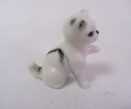 Taiwan Vintage Bone China Small Cat Kitten Paw Up Black &amp; White Figurine - £4.01 GBP