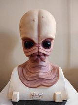 BITH CANTINA , FIGRIN D`AN LATEX MASK AND HANDS , STAR WARS - $490.00