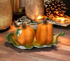 Vintage GANZ Ceramic Pumpkins Salt &amp; Pepper Shakers with Leaf Tray fall ... - £15.55 GBP