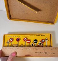 International Road Signs Dinky Toys No. 771 1:43 Scale Models in Original Box image 8