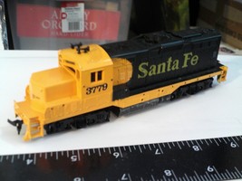 Vintage HO Scale Model Power Santa Fe 3779 Diesel Locomotive 7 1/2&quot; Long - £25.88 GBP