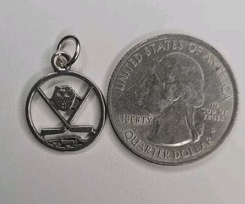 925 Sterling Silver Circle with Hockey Mask, Sticks and Puck Charm Item image 2