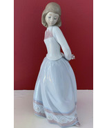 NEW IN BOX LLADRO # 6754 &quot;SWEET AND SHY&quot; GIRL W/FLOWER PORCELAIN FIGURIN... - €192,38 EUR