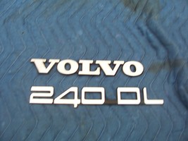 240 DL USED TRUNK TRIM EMBLEM 1993 1992 1991 1990 ORIGINAL VOLVO ORNAMENT - $1,103.53 MXN