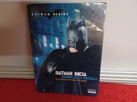 Batman Begins Storybook Batman Inicia Scholastic 2005 Spanish Language - $19.79