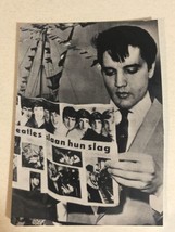 Elvis Presley Vintage Candid Photo Picture Elvis Reading Magazine Kodak EP3 - £10.11 GBP