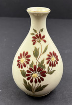 Vintage Zsolnay Hungary Pecs 1868 Hand Painted 4 1/2&quot; Floral Bud Vase - £15.69 GBP