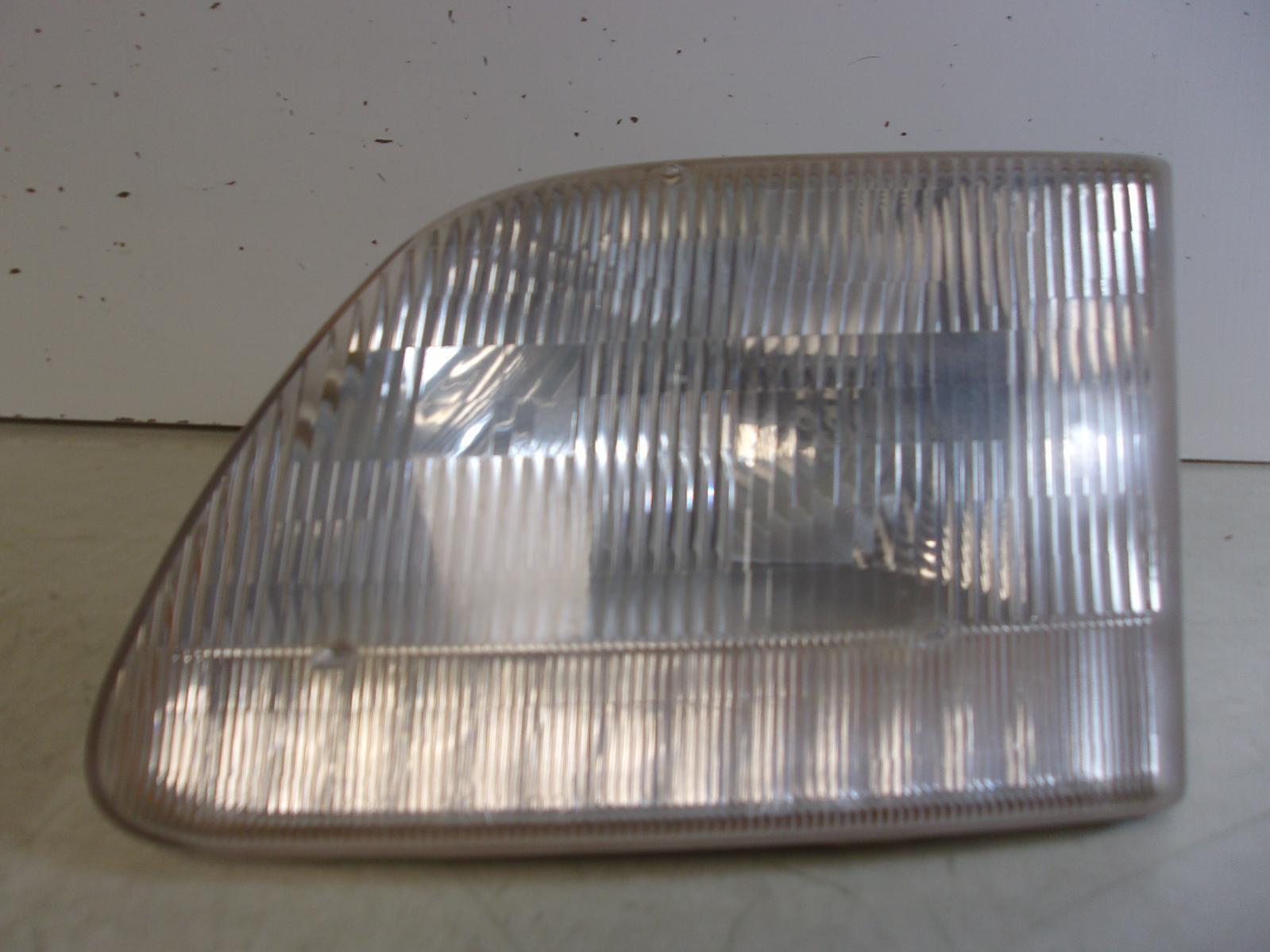1997 - 2002 Ford Expedition 97-04 F150 97-99 F250 Driver LH Headlight OEM - $39.20