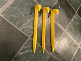 Banzai Mega Bouncer 3 YELLOW REPLACEMENT STAKES 5 3/4"Only *NEW* r2 - $10.99