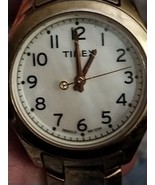 Classic Timex Indiglo Watch Women Two Tone  25mm Date Clasp Band New Bat... - $259.48 MXN