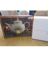 Lenox  For the Holidays Carved Teapot Holly Berry New Boxed - $989.95 MXN