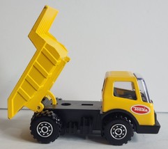 TONKA YELLOW DUMP TRUCK SMALL VERSION 3.25&quot; STEEL BED IN GREAT CONDITION - $127.00 MXN