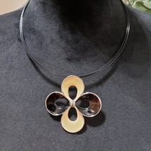 Womens Fashion Cream Enamel Flower Pendant Collar Necklace with Lobster Clasp - £20.97 GBP