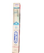 VTG Oral-B 40 Toothbrush 1994 USA Indicator Medium Straight Bristles 4-R... - $5.64