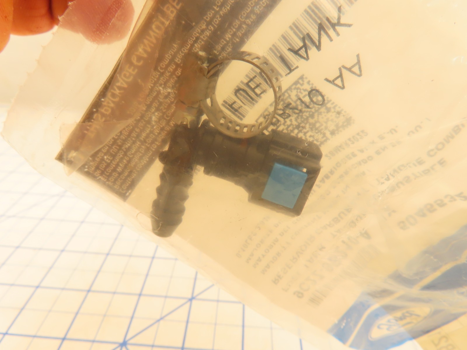 Ford 9C2Z-9B210-A Auxiliary Fuel Tank Outlet Connector Factory Sealed Item image 3