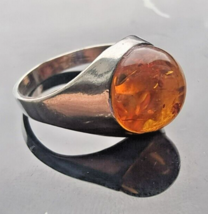 Vintage 925 Sterling Silver Sparkling 10 Mm. Fire Amber Cabochon Ring Size 6.25 - £30.30 GBP