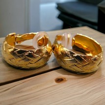 VTG Woven Design Hoops Earrings Small Gold Tone Women Light Weight Clip-on - £11.89 GBP