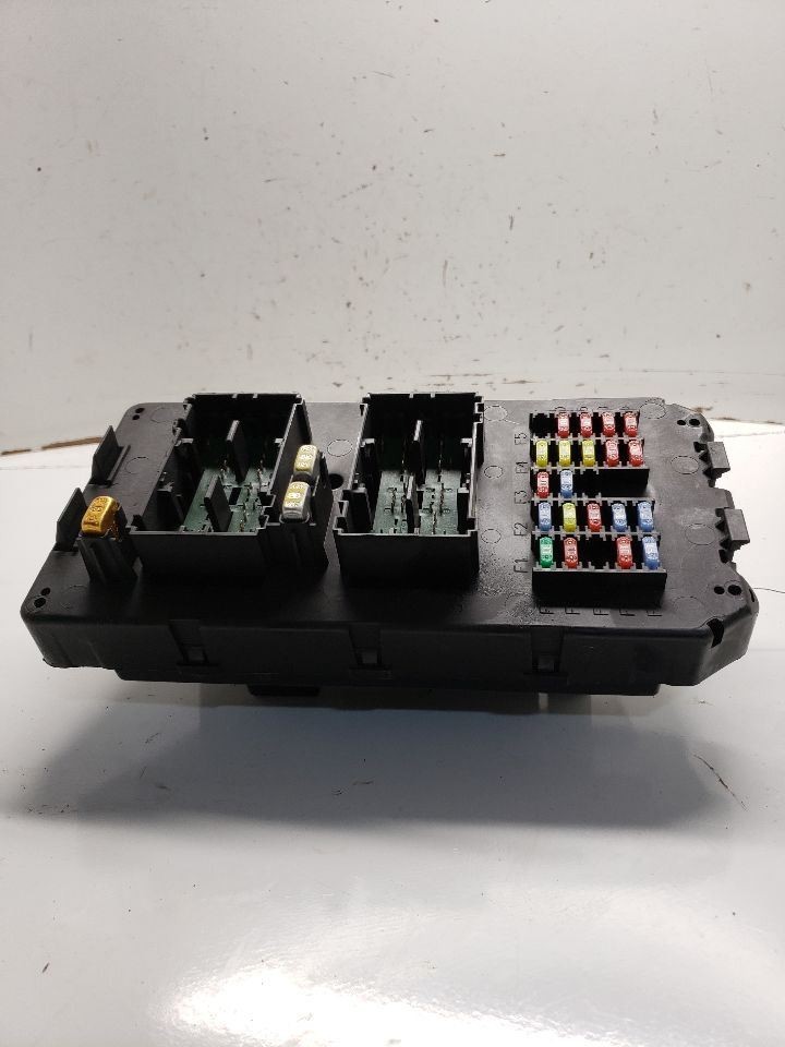 Chassis ECM Power Supply Includes Fuse Box Fits 06 COMMANDER 1292142 Item image 2