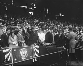 President Franklin Roosevelt thows first pitch at baseball game Photo Print - £6.93 GBP+