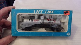 HO Scale Life-Like, 36&#39; Single Dome Tank Car, V-8 Vegetable Juice, Silve... - $17.81