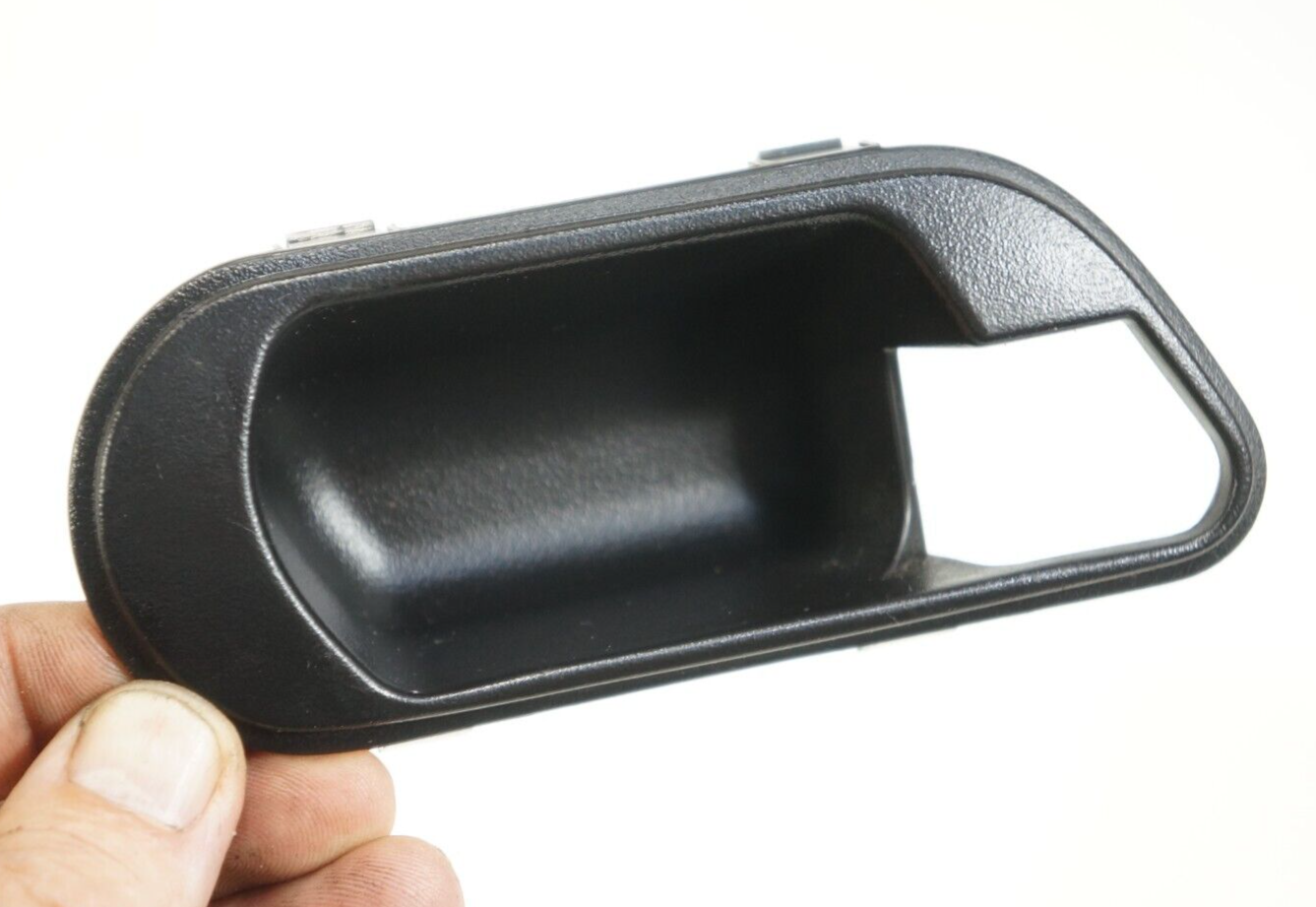 04-2008 chrysler crossfire passenger right door handle inner bezel cover - $24.00