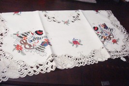 Jin Liu tablecloth snowman, poinsettas  and gifts cutwork border, SQ 33x33[18] - £21.95 GBP