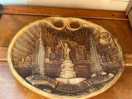 Vintage Arrow Novelty Faux Wood Oval Plastic Shallow Bowl w NEW YORK CITY Buildi - £10.49 GBP