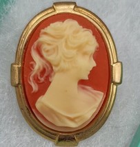 Vintage  Cameo Brooch Pin Cream on Coral - £18.92 GBP