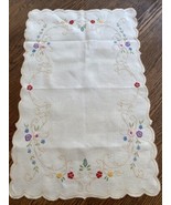 Beautiful Vintage Hand Embroidered Doily/Dresser Scarf Cream - $361.56 MXN