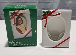 Ribbon &amp; Holly 5 x 7 Porcelain Picture Frame NIB - £7.04 GBP