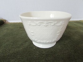 LENOX CANTERBURY SQUARE BOWL 4-1/4&quot; EMBOSSED SIDES GOLD RIM ON BOTTOM ON... - €4,29 EUR