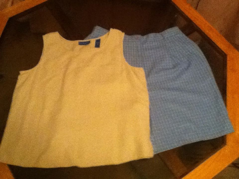 Ladies -Lot of 2- Karen Scott sport - 14 petite shorts - blue / tan top