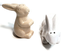 Small Spring Easter Bunny Rabbit Salt &amp; Pepper Shakers White Cream 3&quot; Tall - £15.67 GBP