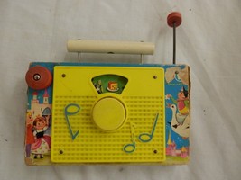 Vintage 1963 Fisher Price Toys Inc TV-RADIO Farmer In the Dell - £11.87 GBP