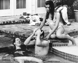 Ferris Bueller&#39;s Day off Alan Ruck Matthew broderick Mia Sara in pool 8x10 photo - £7.66 GBP
