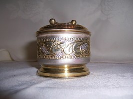SMALL ROUND INDIAN SOLID SILVER FULLY CHASED &amp; CARVED GILDED MINI BOX - £98.32 GBP