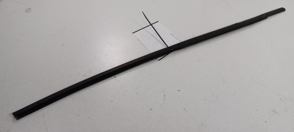 Range Rover Door Glass Window Weather Strip Trim Front Right Passenger 2... - $27.96