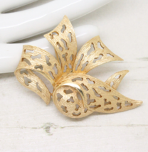 Vintage Signed Crown Trifari Gold Brutalist Abstract Bow BROOCH Pin Jewellery - £42.80 GBP
